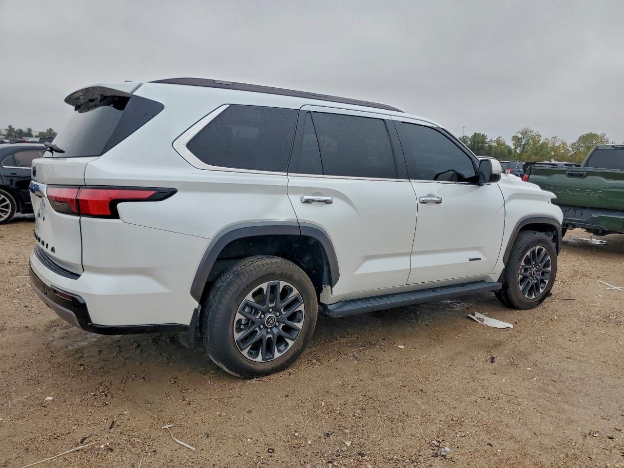 2023 Toyota Sequoia Sr5 - Фото 3