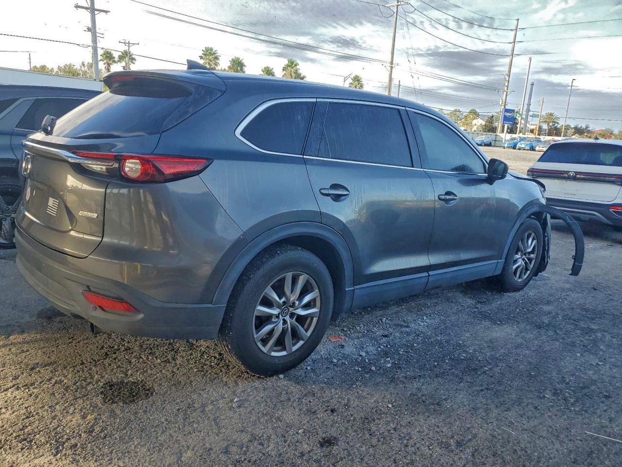 2018 Mazda Cx-9 Touring - Image 3