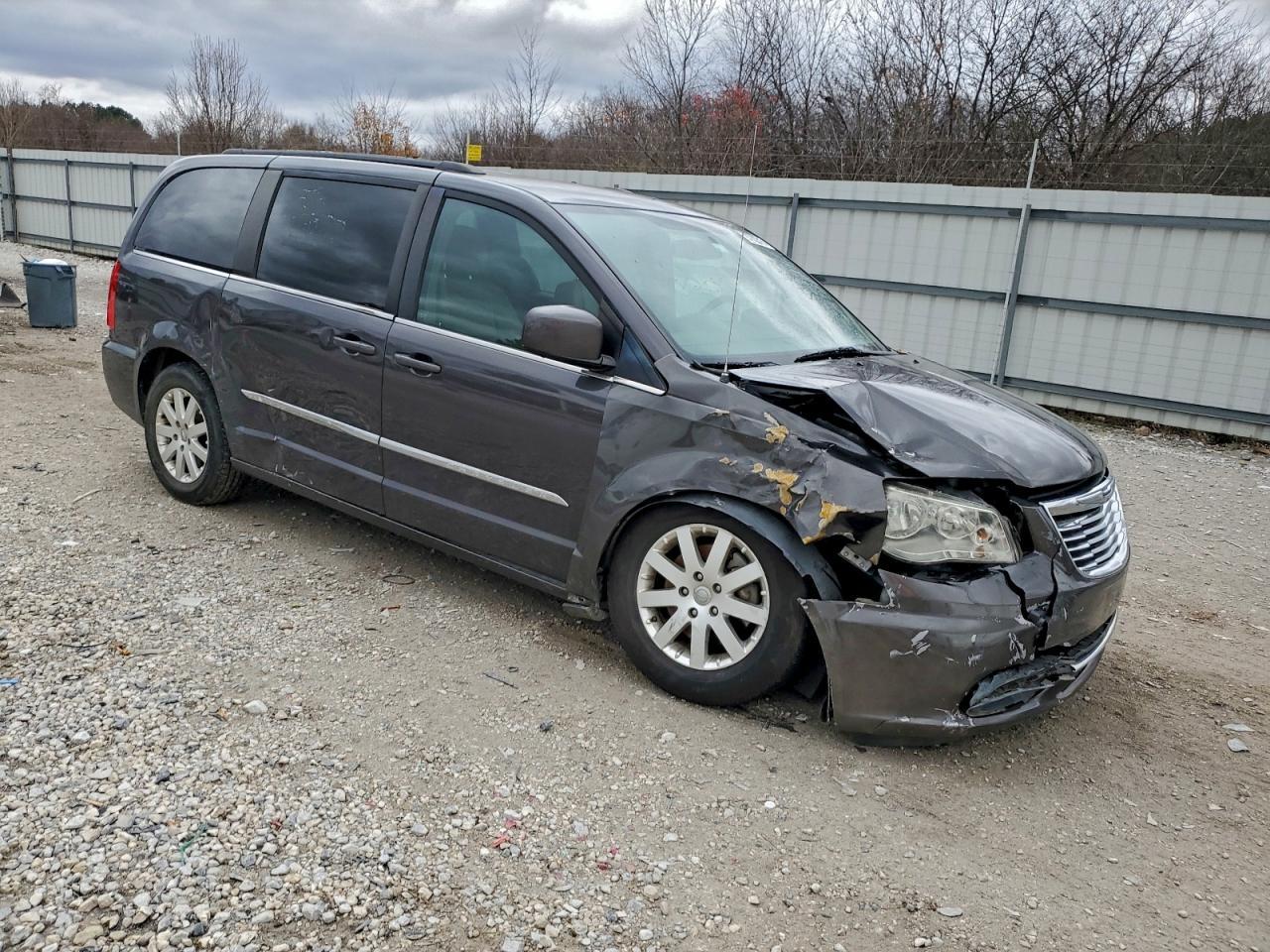2016 Chrysler Town & Country Touring - Фото 4