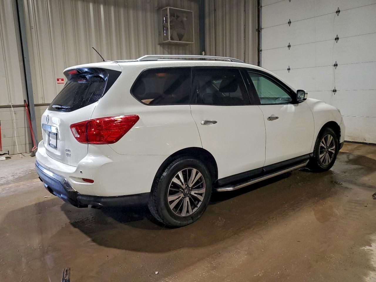 2018 Nissan Pathfinder S - Image 3