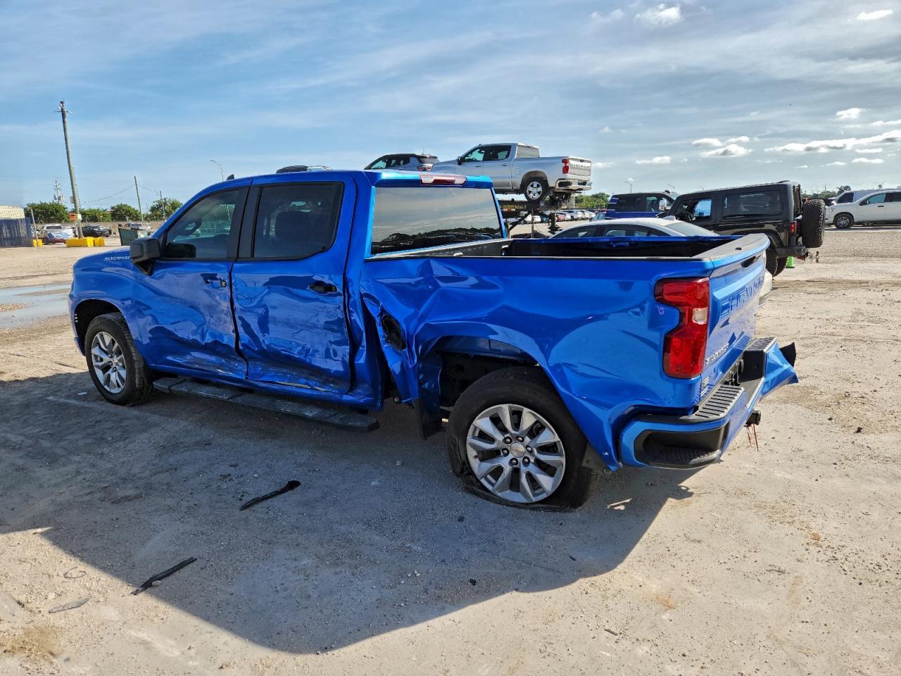 2025 Chevrolet Silverado C1500 Custom - Фото 2