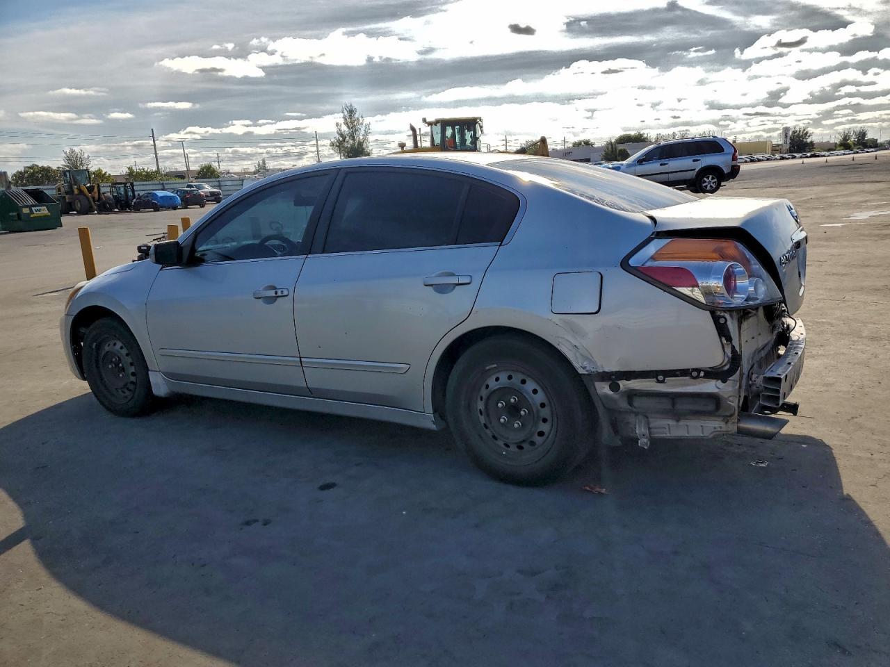 2012 Nissan Altima Base - Image 2