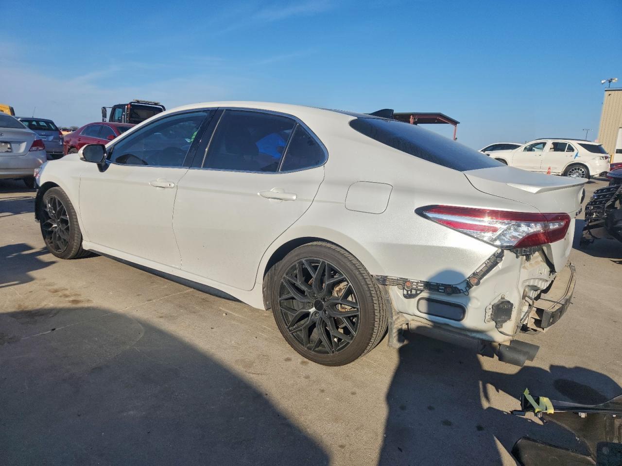 2020 Toyota Camry Xse - Фото 2