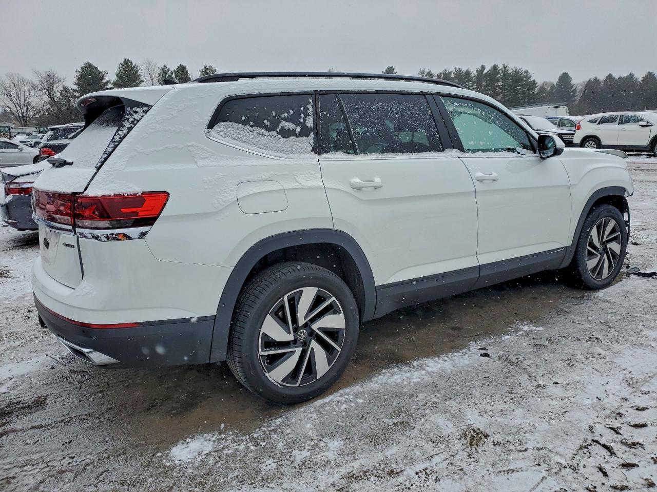 2025 Volkswagen Atlas Se - Фото 3
