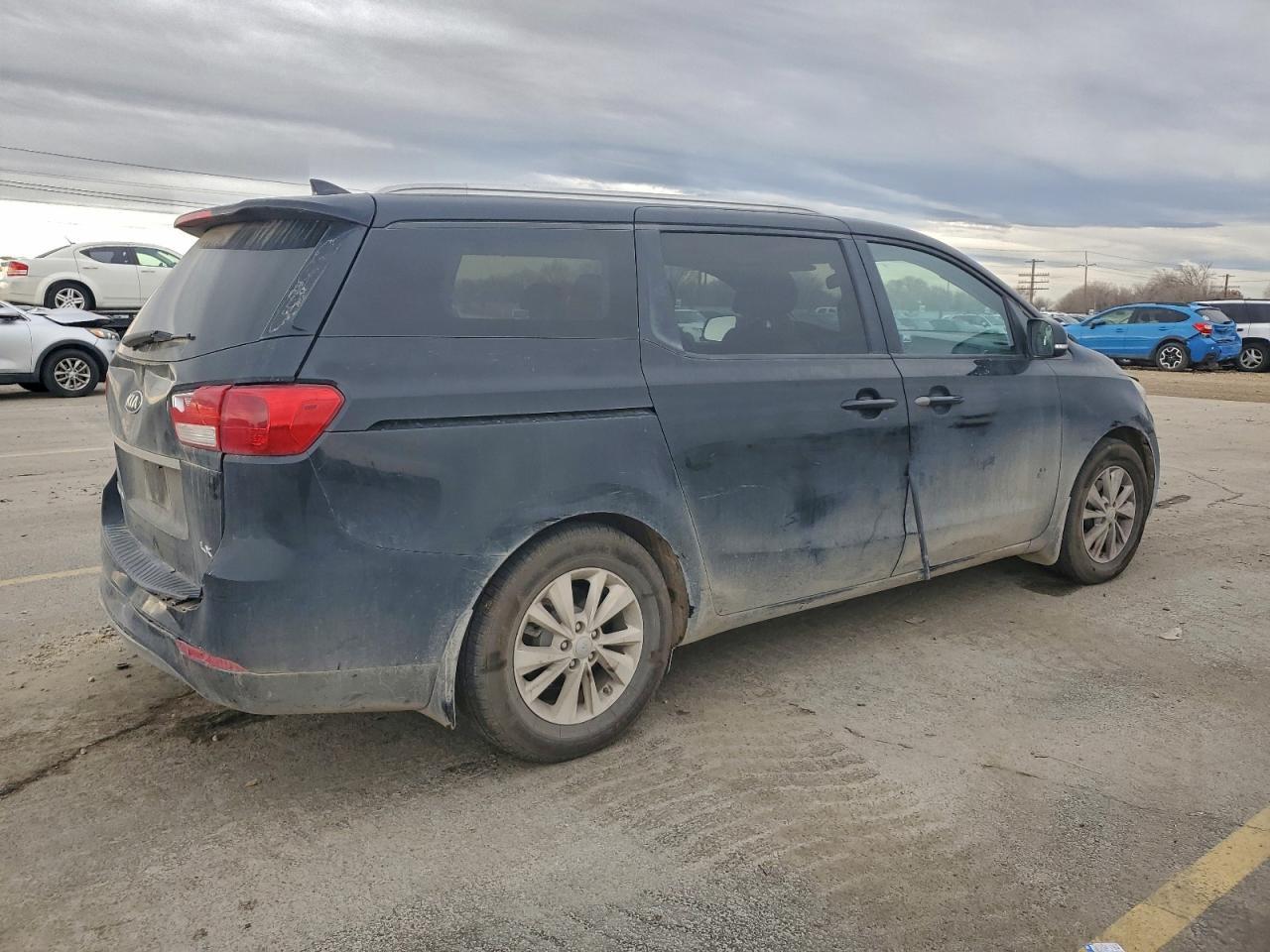 2015 Kia Sedona Lx - Image 3