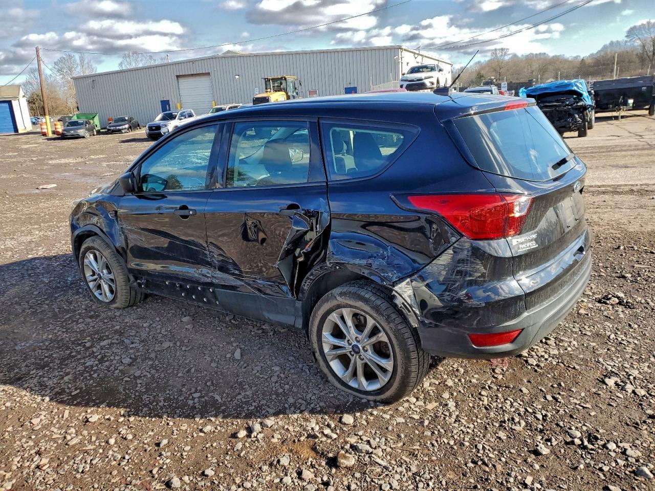 2019 Ford Escape S - Фото 2