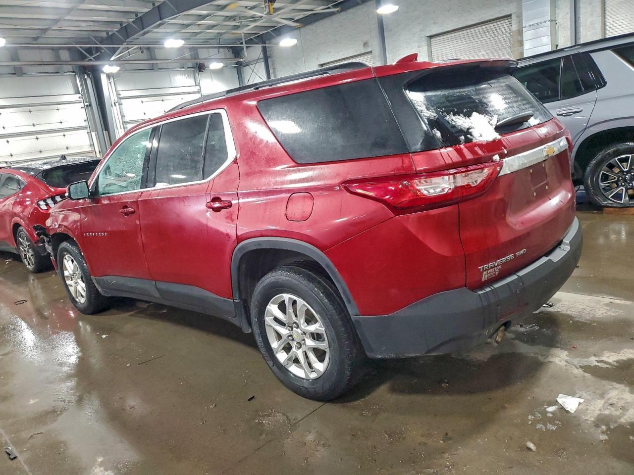 2019 Chevrolet Traverse Lt - Фото 2