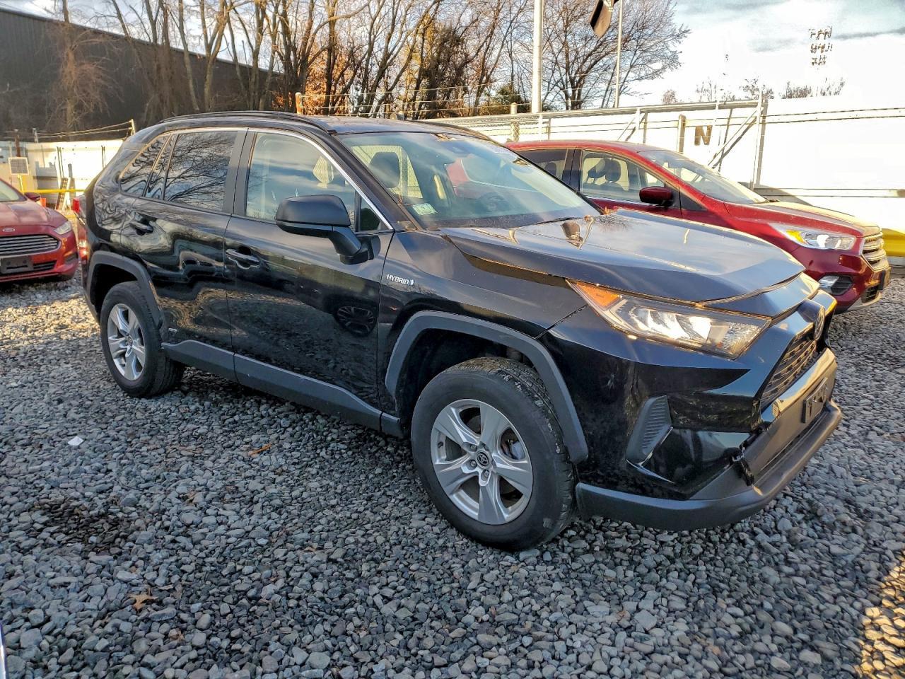 2021 Toyota Rav4 Le - Image 4