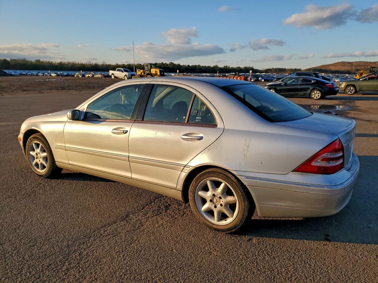 2004 Mercedes-Benz C 240 - Фото 2