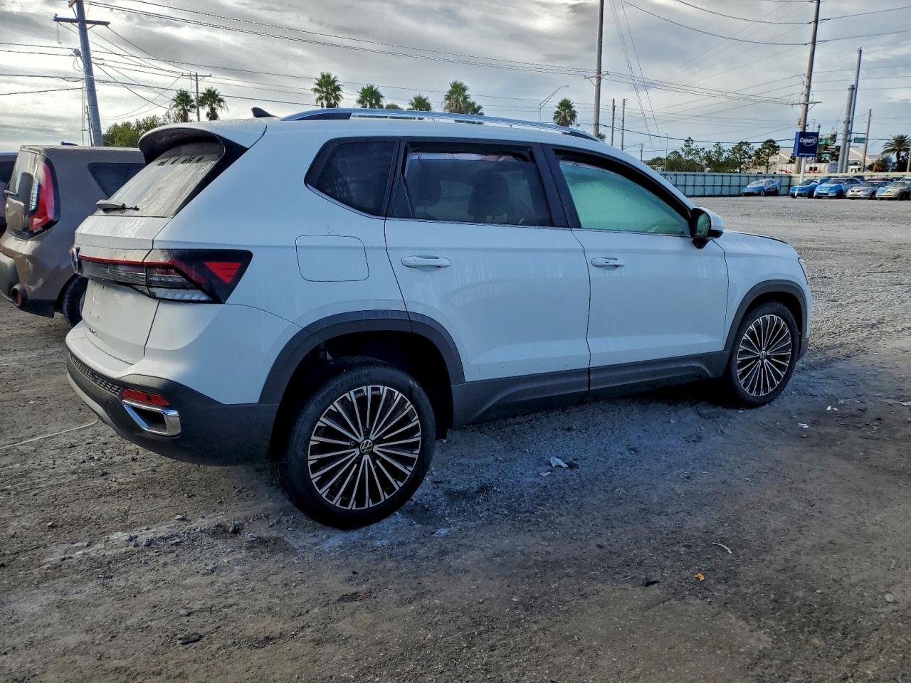 2025 Volkswagen Taos Se - Фото 3