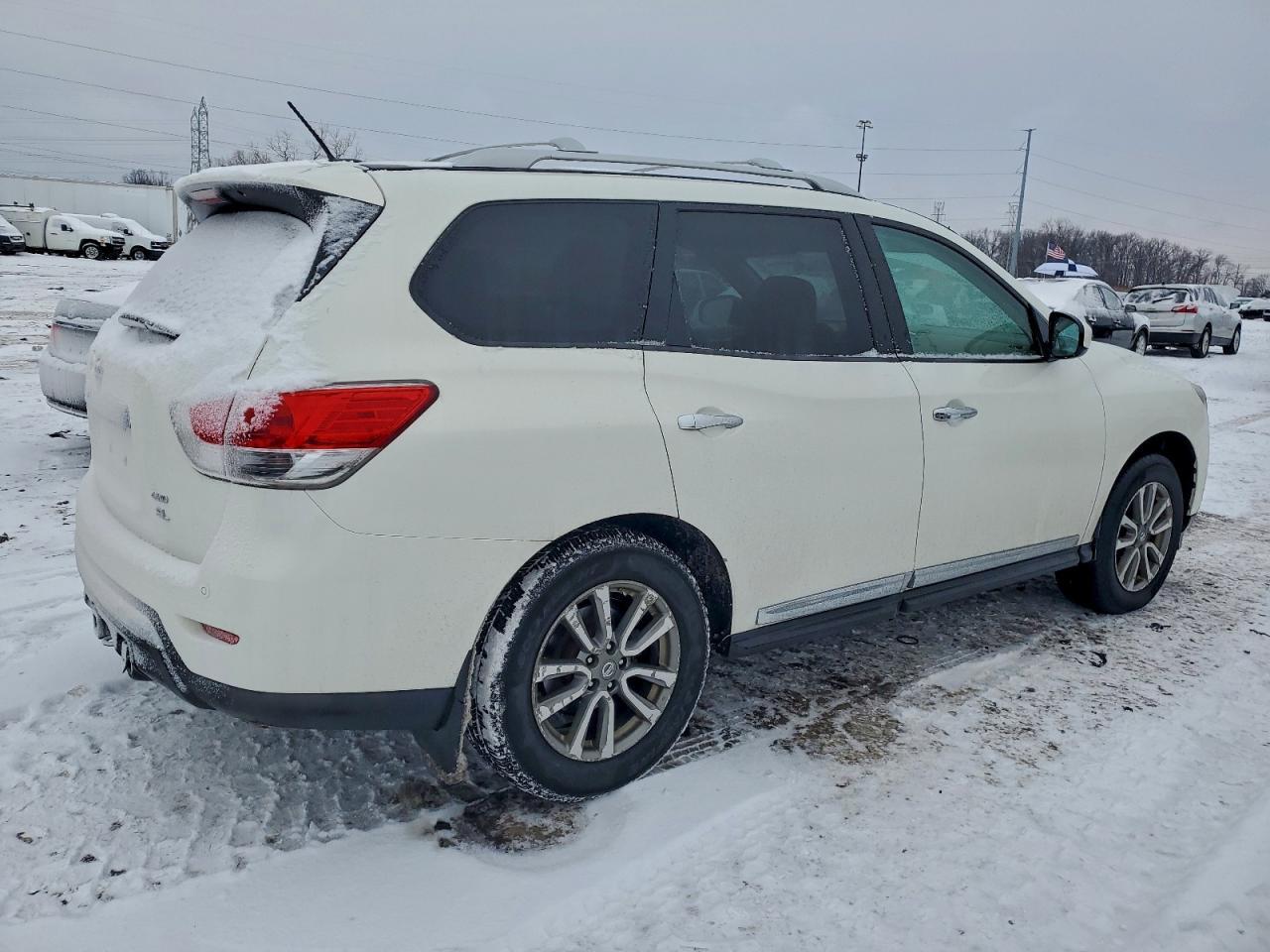 2013 Nissan Pathfinder S - Image 3