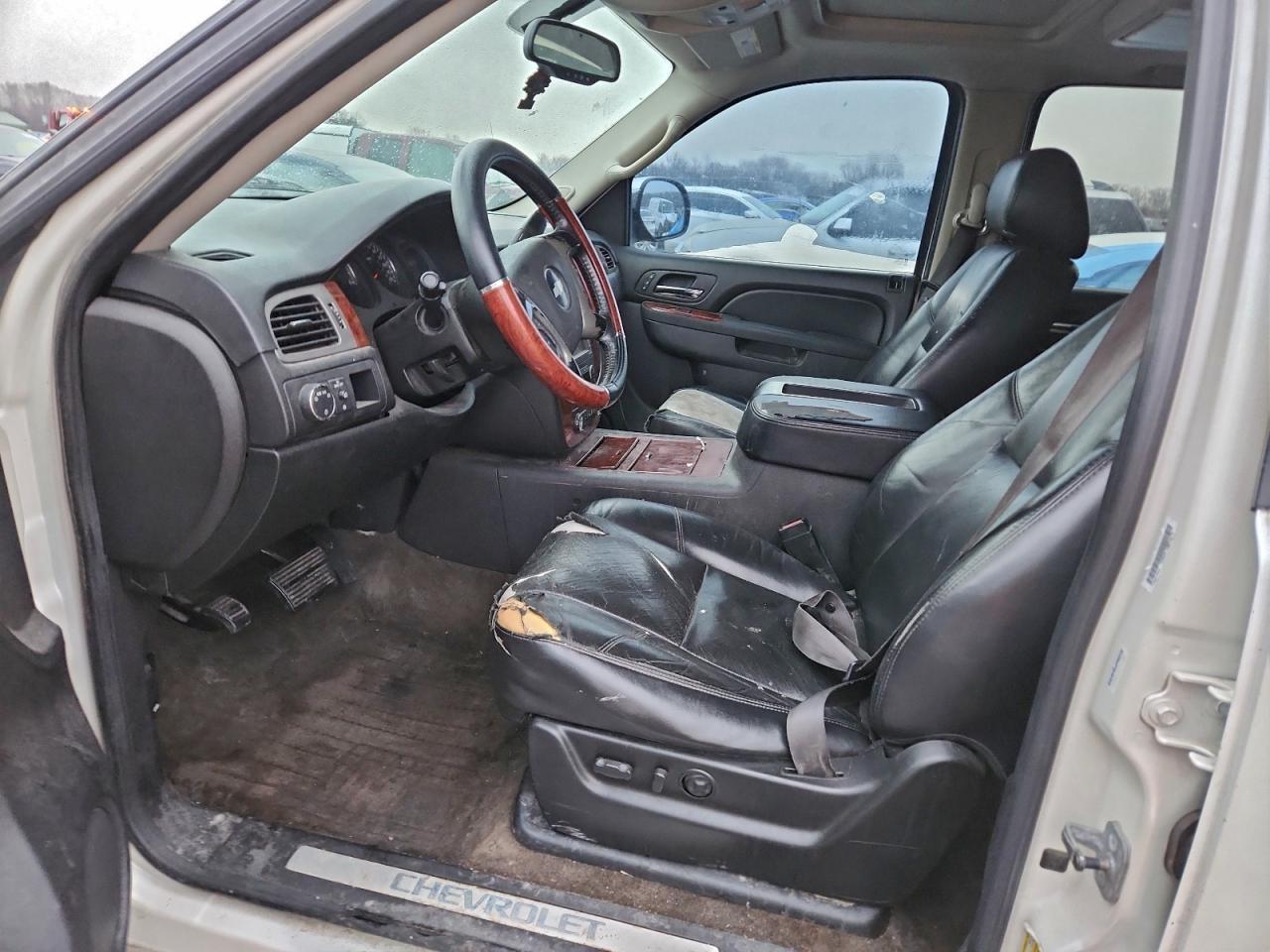 2010 Chevrolet Suburban C1500 Ltz - Image 7