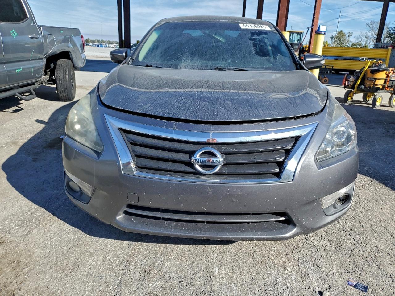 2015 Nissan Altima 2.5 - Image 5