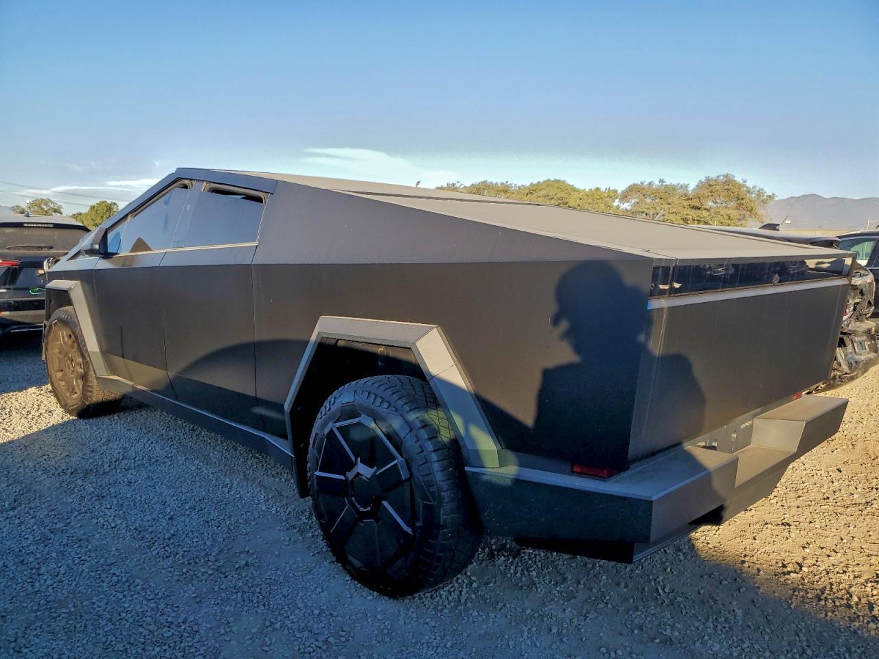 2024 Tesla Cybertruck - Image 2