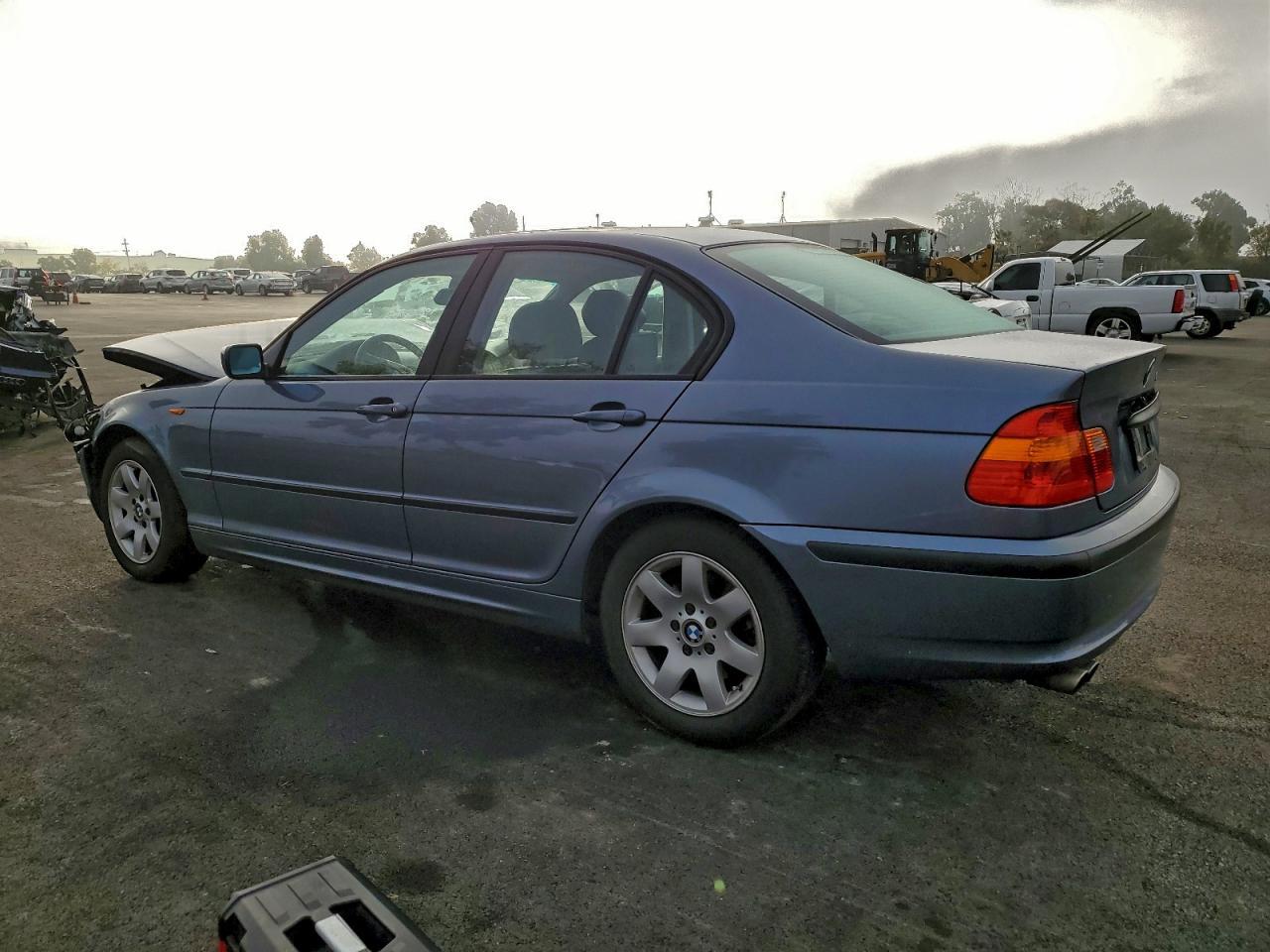 2002 BMW 325 Xi - Image 2
