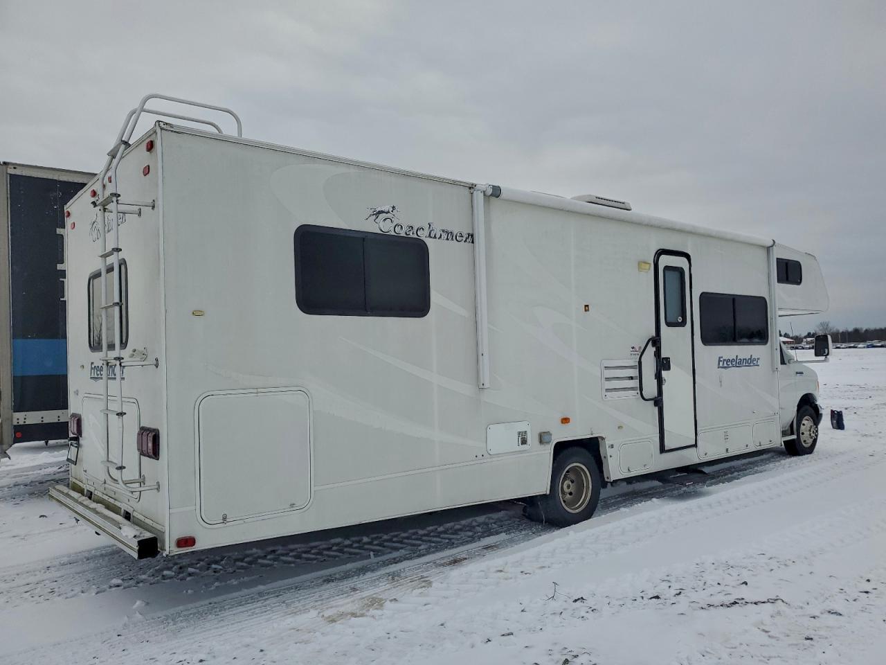 2006 Coachmen Freelander Recreational Vehicle - Image 4