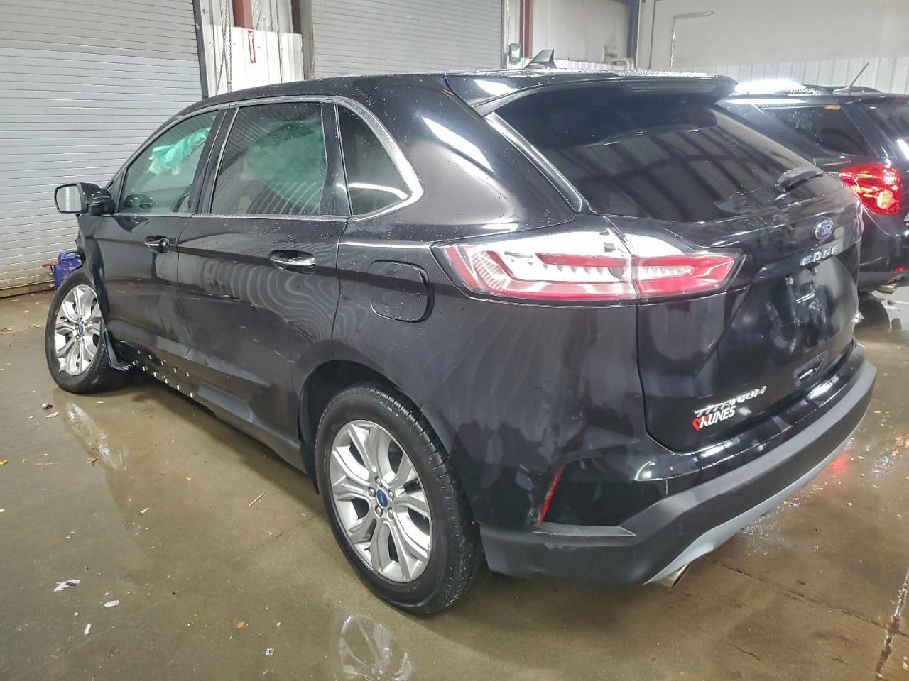 2022 Ford Edge Titanium - Image 2