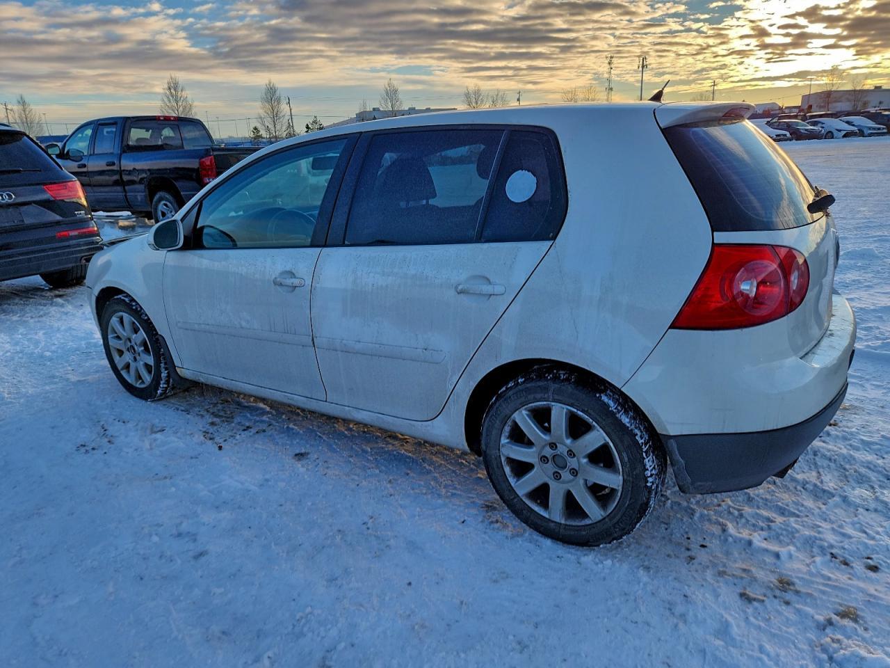 2008 Volkswagen Rabbit - Image 2
