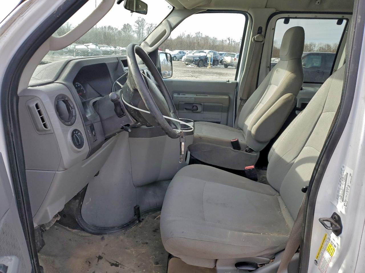 2011 Ford Econoline E350 Super Duty Wagon - Фото 7
