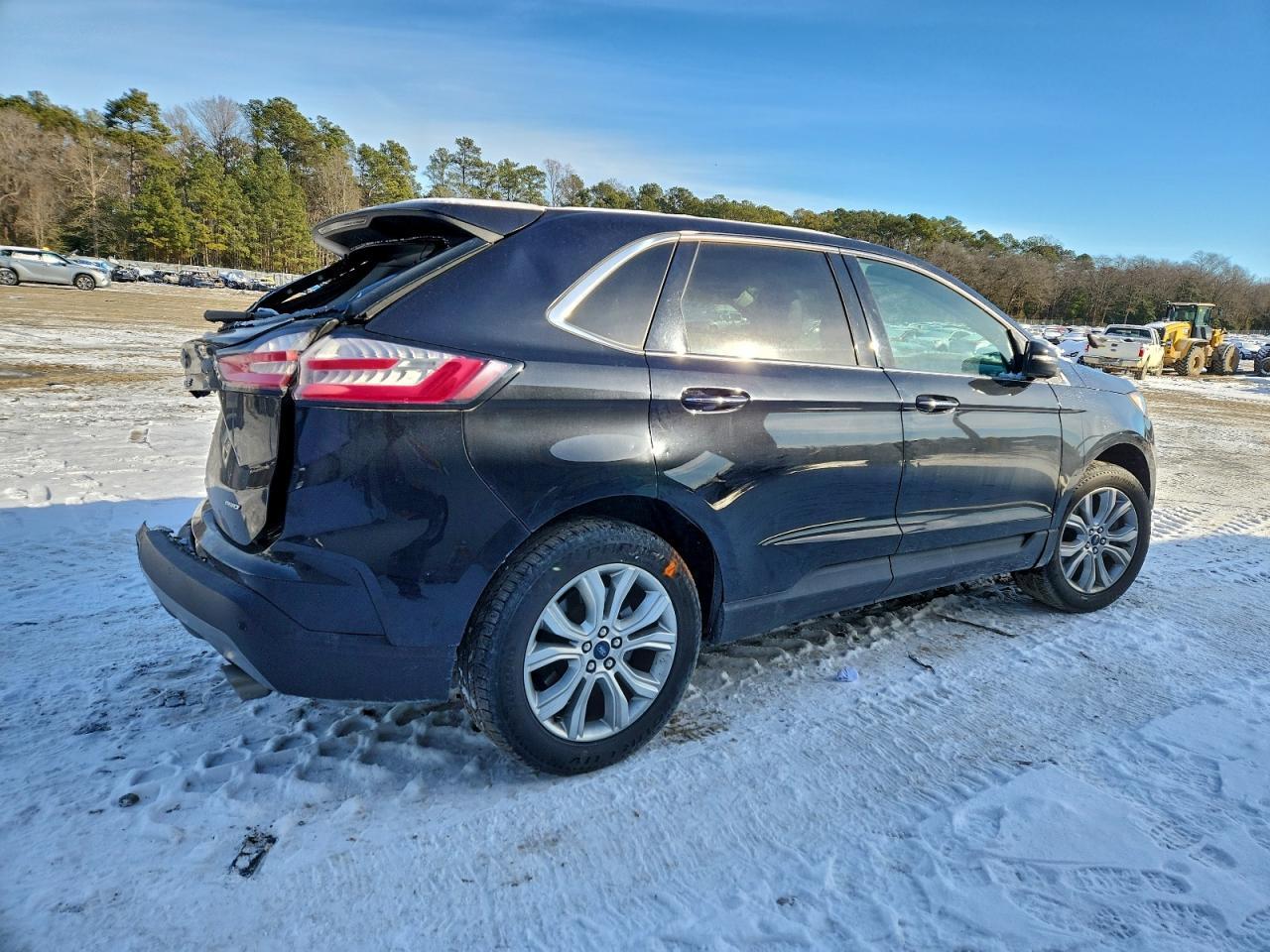 2022 Ford Edge Titanium - Image 3