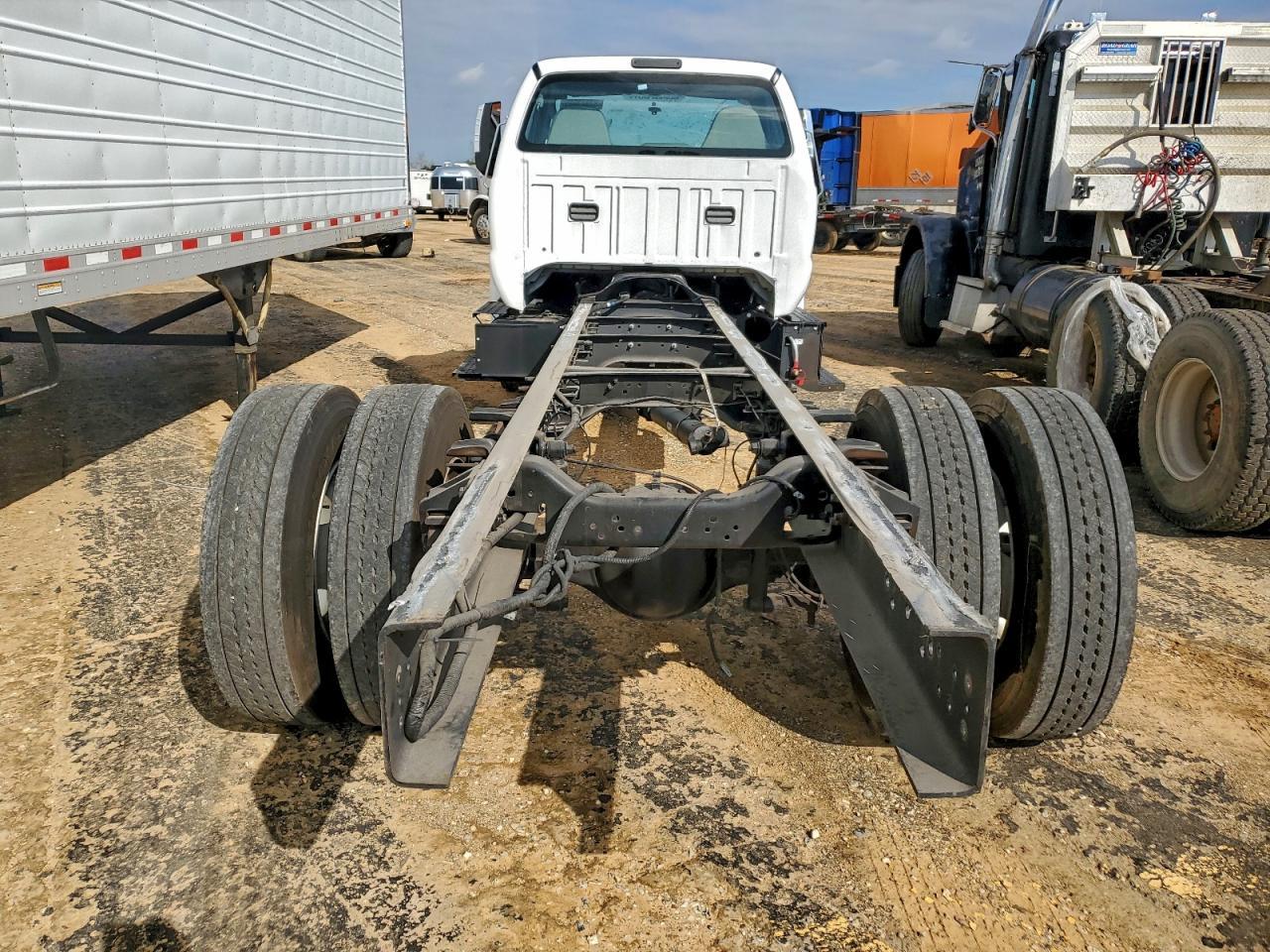 2023 Ford F650 Truck Cab And Chassis - Фото 6