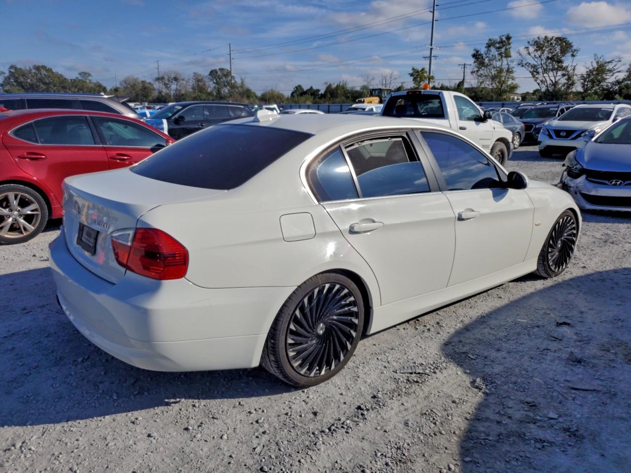 2006 BMW 330 I - Image 3