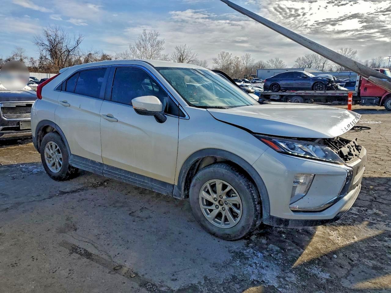 2019 Mitsubishi Eclipse Cross Es - Фото 4