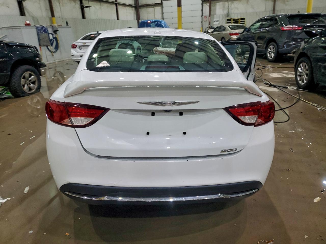 2015 Chrysler 200 Limited - Фото 6