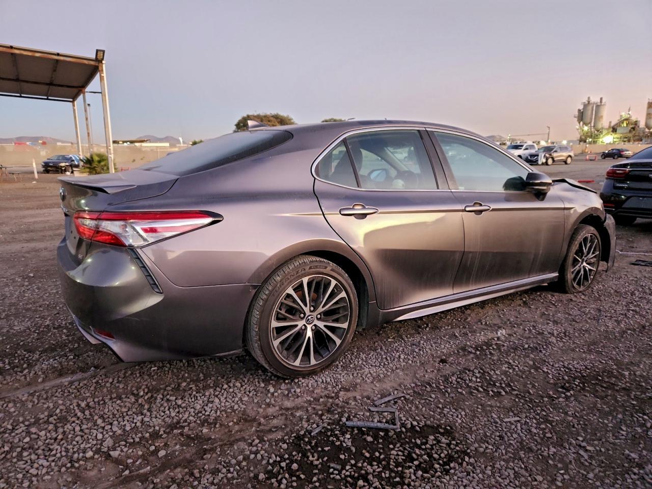 2019 Toyota Camry L - Фото 3