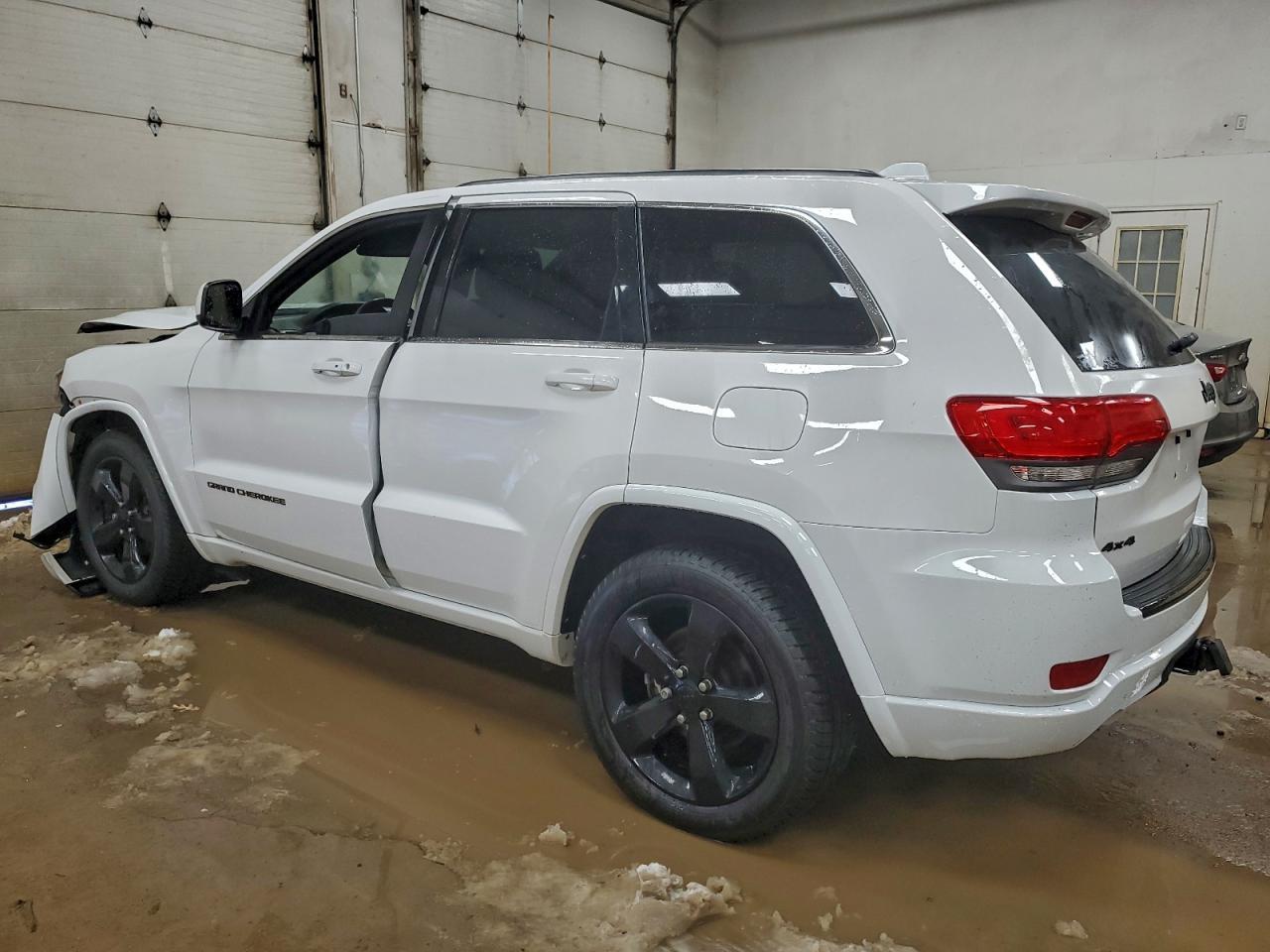 2014 Jeep Grand Cherokee Laredo - Image 2
