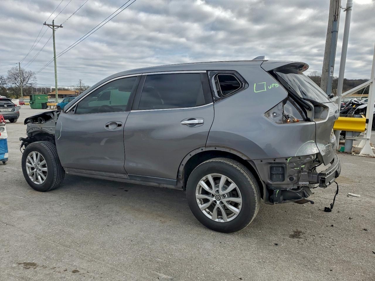 2017 Nissan Rogue Sv - Image 2