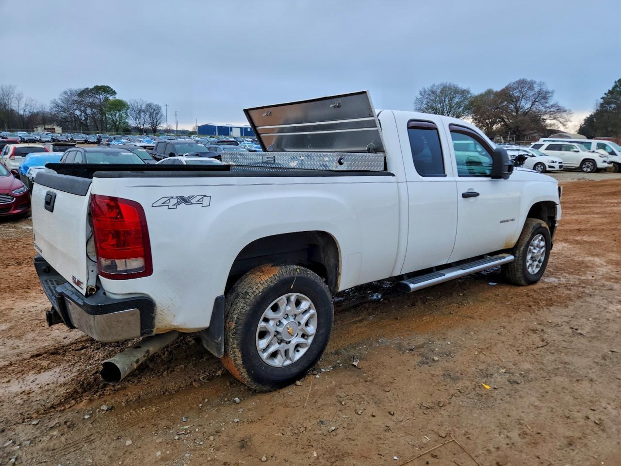 2011 GMC Sierra K2500 Heavy Duty - Image 3