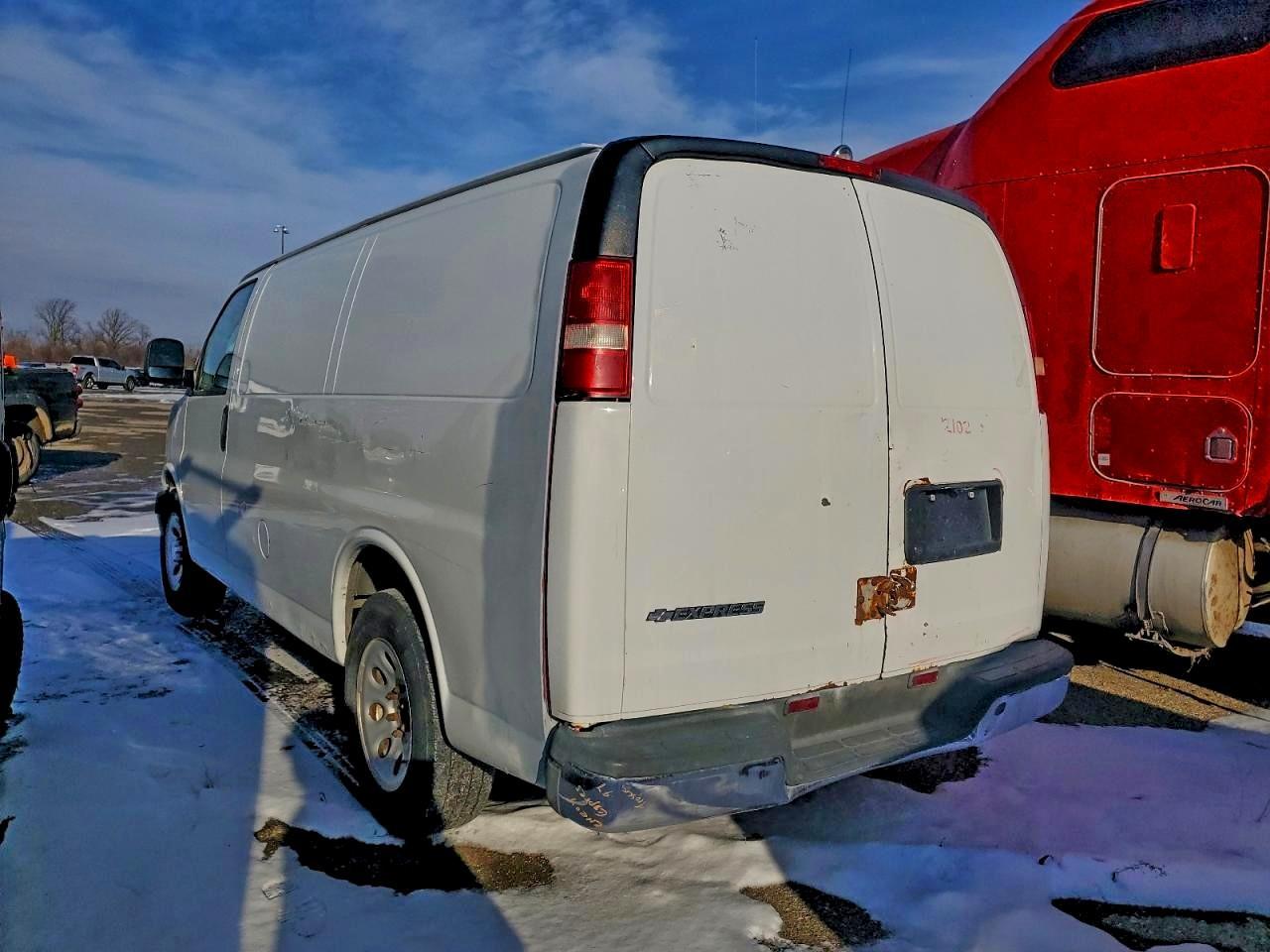 2014 Chevrolet Express G1500 Delivery Van - Фото 2