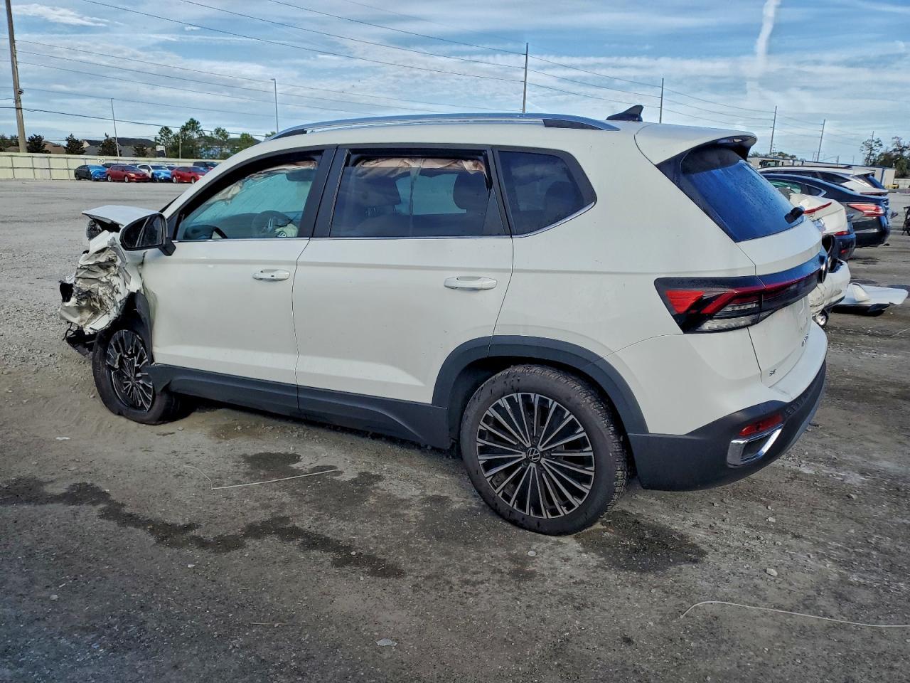 2025 Volkswagen Taos Se - Фото 2