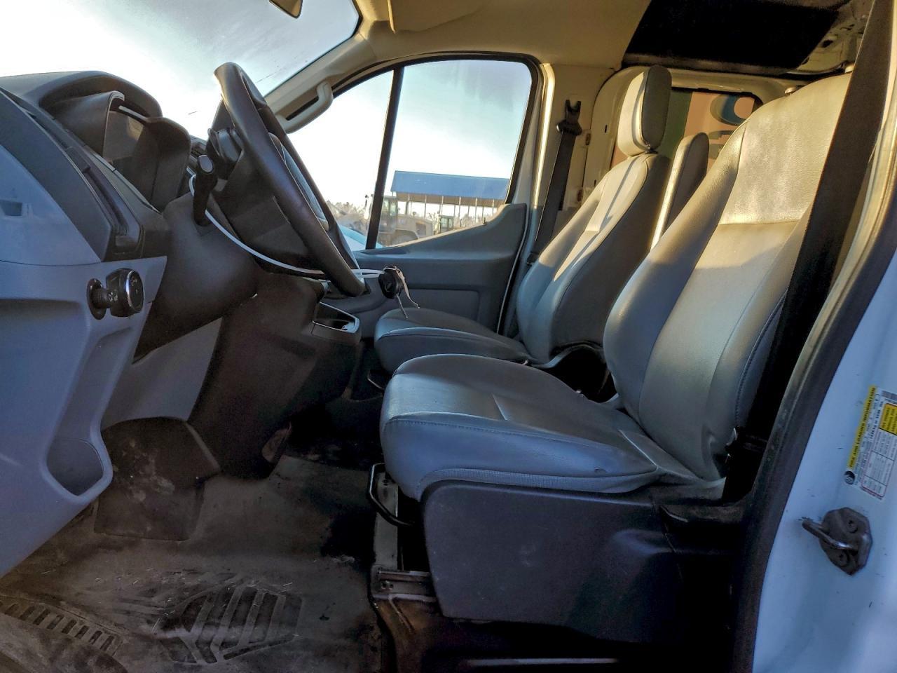2015 Ford Transit 150 Delivery Van - Фото 7