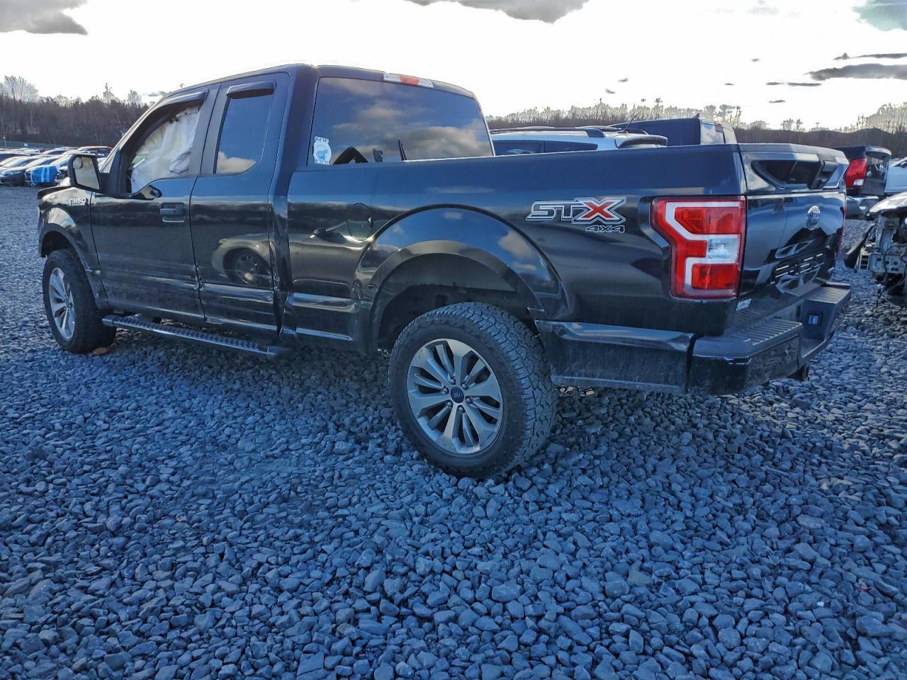 2018 Ford F150 Super Cab - Фото 2