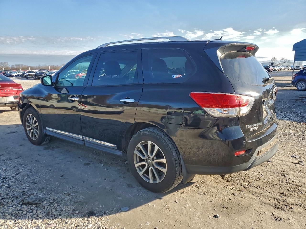 2013 Nissan Pathfinder S - Image 2
