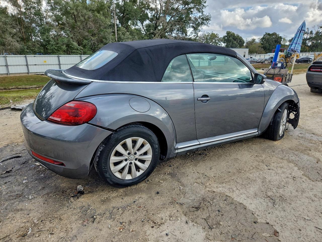 2019 Volkswagen Beetle S - Image 3