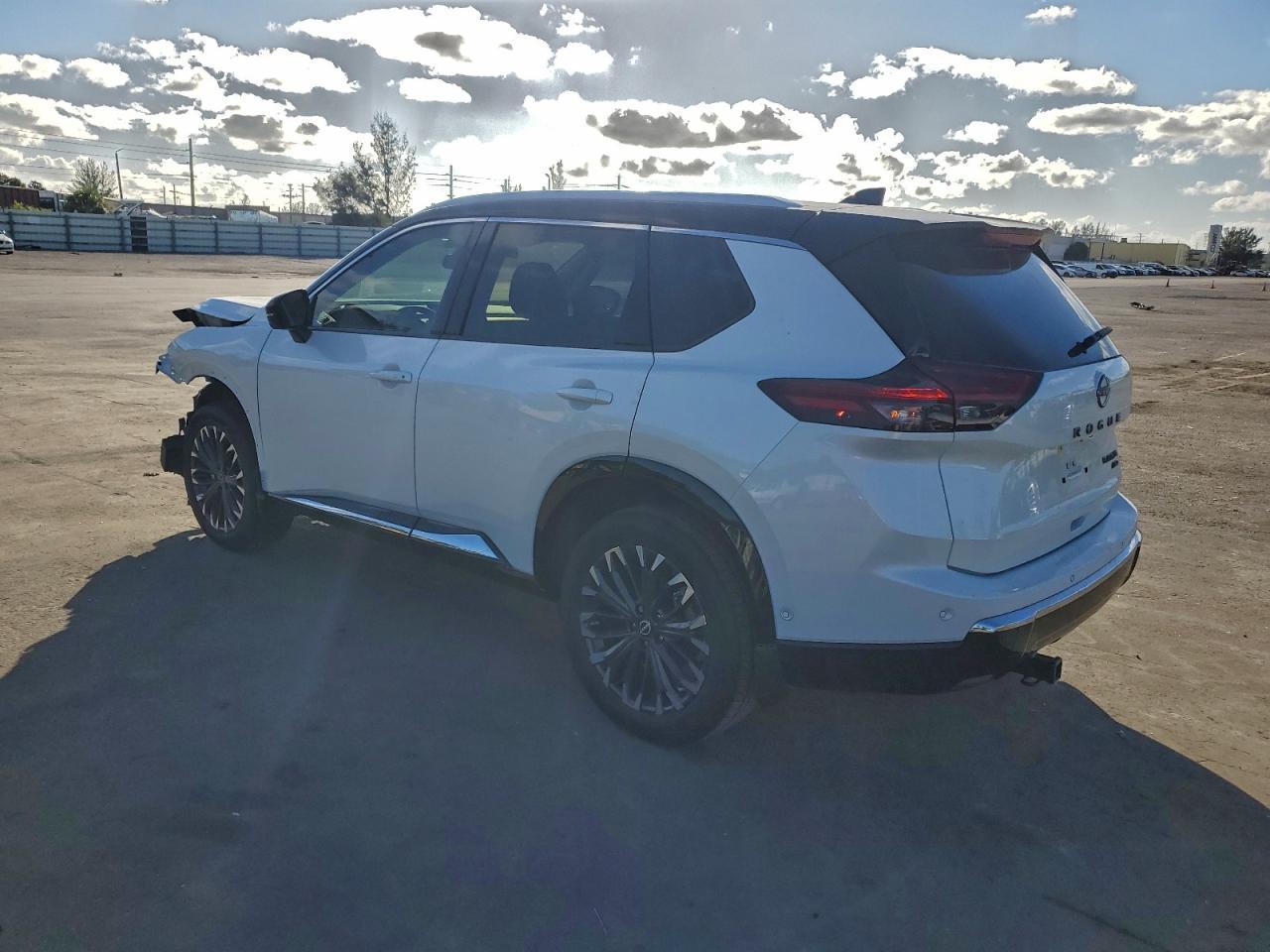 2025 Nissan Rogue Platinum - Фото 2