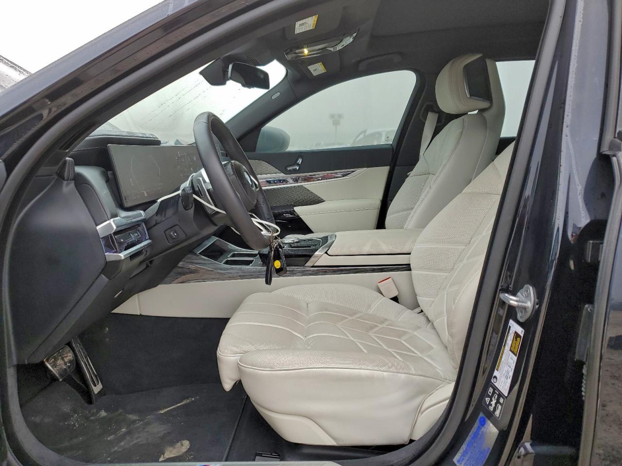 2024 BMW 760 Xi - Image 7