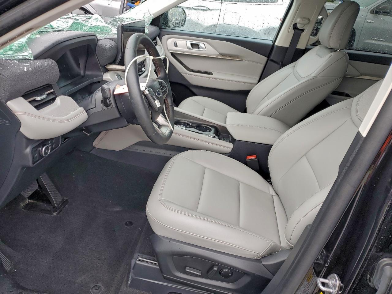 2025 Ford Explorer Active - Image 7