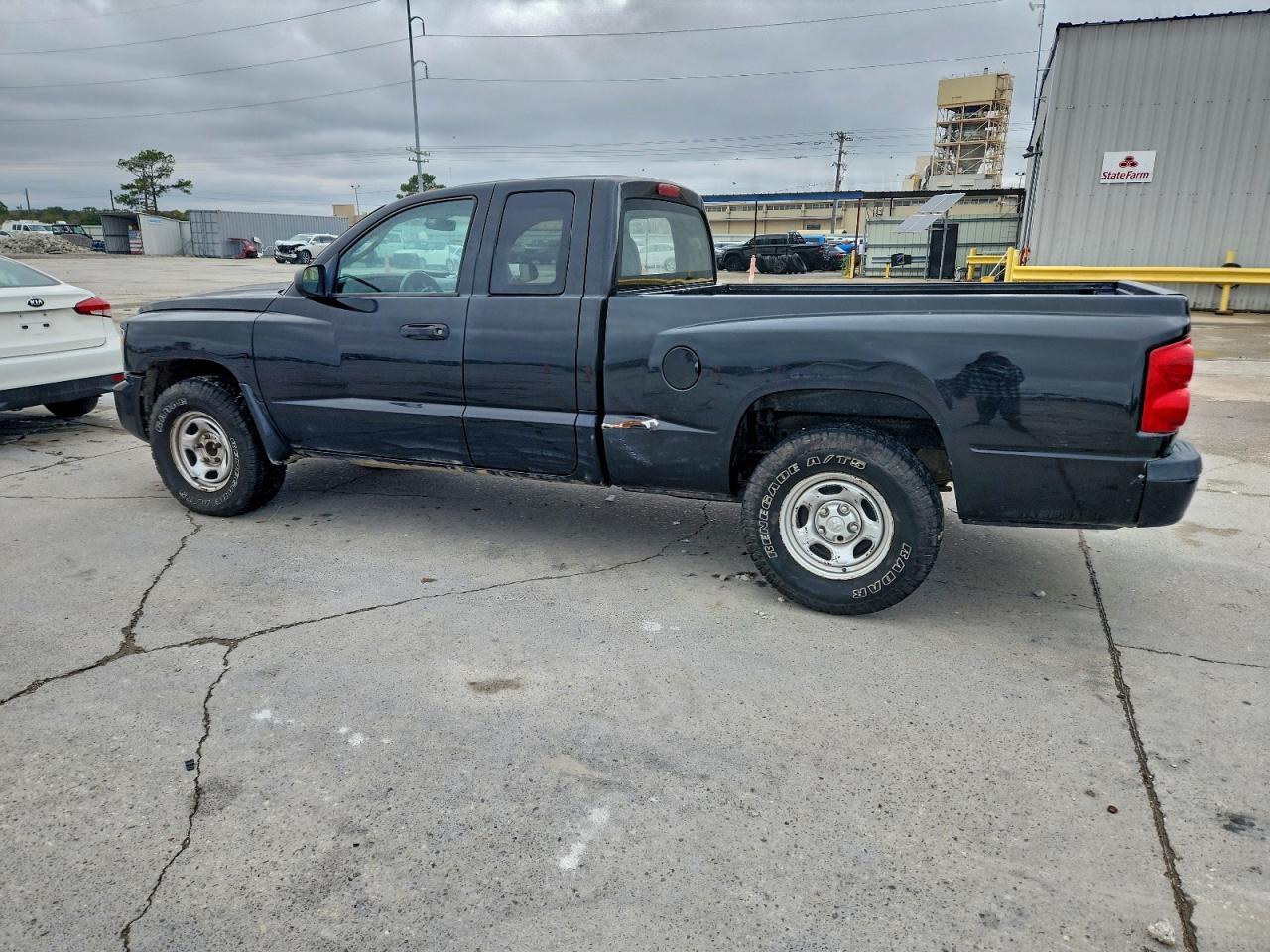 2011 Dodge Dakota St - Фото 2
