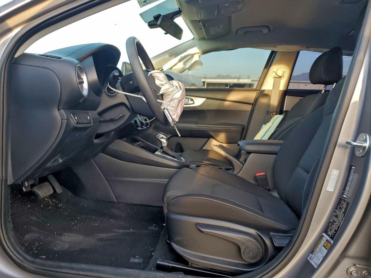 2024 Kia Forte Lxs - Image 7