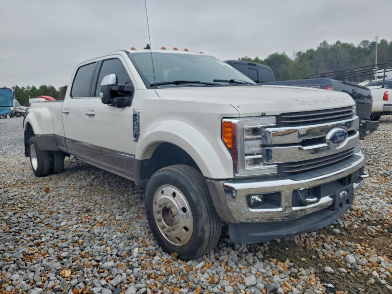 2019 Ford F450 Super Duty - Image 4