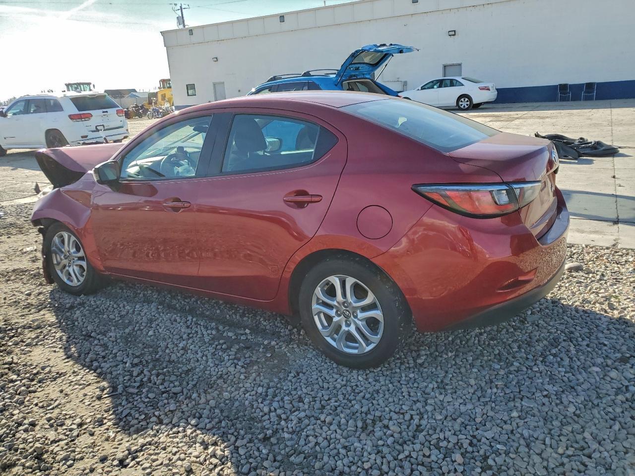 2017 Toyota Yaris Ia - Фото 2