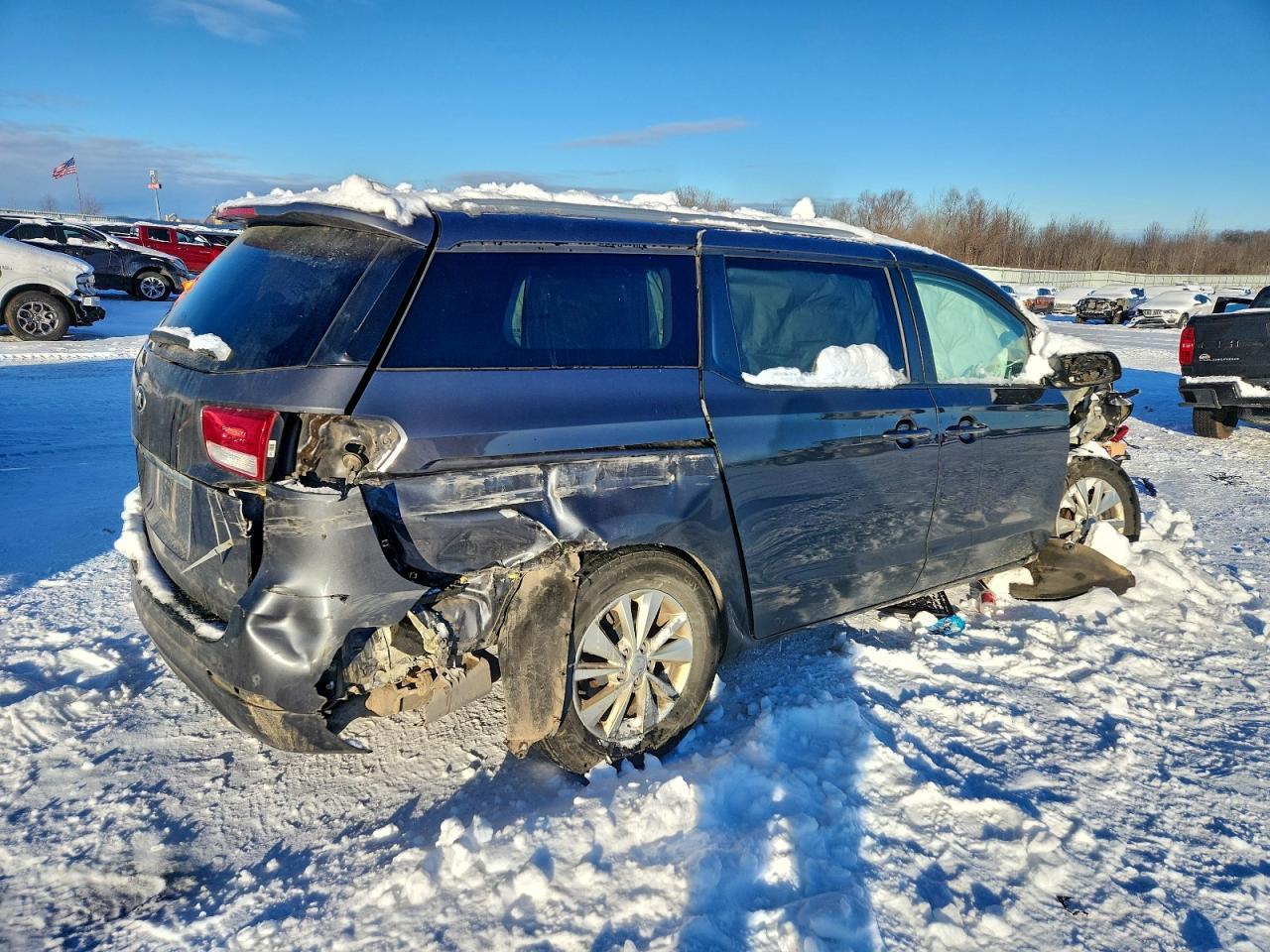 2017 Kia Sedona Lx - Фото 3