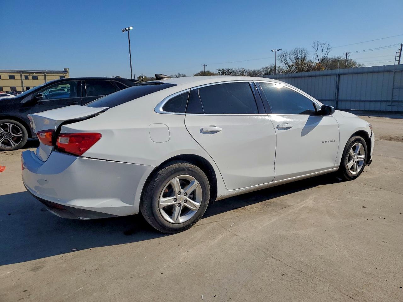 2021 Chevrolet Malibu Ls - Фото 3
