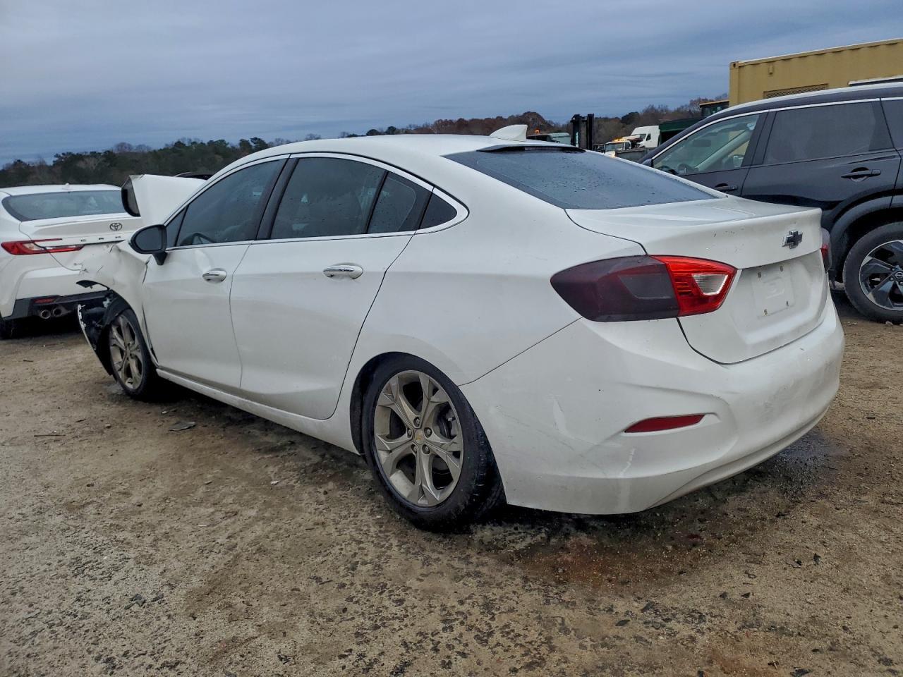 2017 Chevrolet Cruze Premier - Фото 2