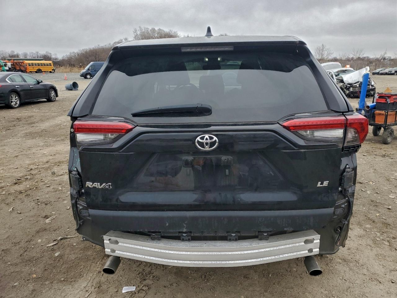 2023 Toyota Rav4 Le - Image 6