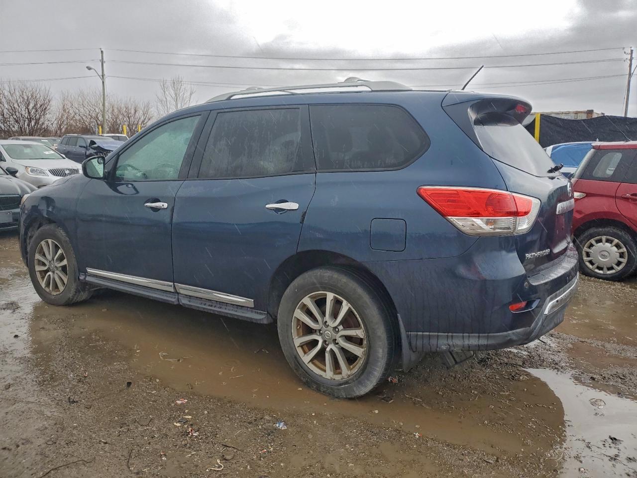 2013 Nissan Pathfinder S - Фото 2